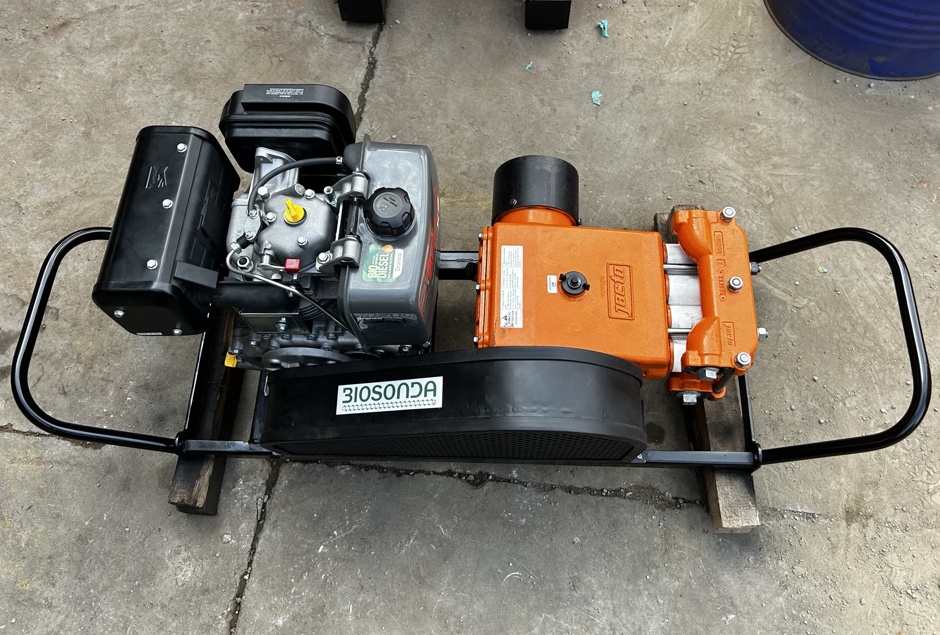 Biosonda MB75 Triplex pump for cement injection and drilling fluids