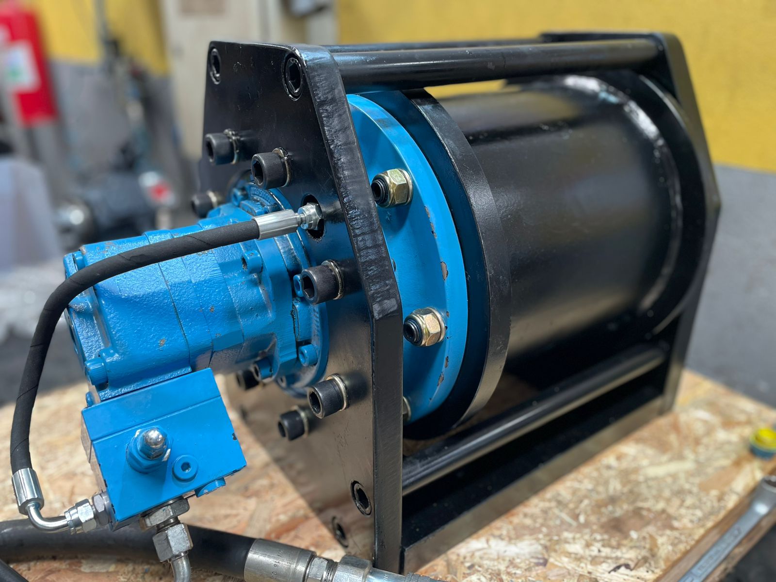 Biosonda GH50 hydraulic winch — 4,000 kgf capacity, 20 m steel cable