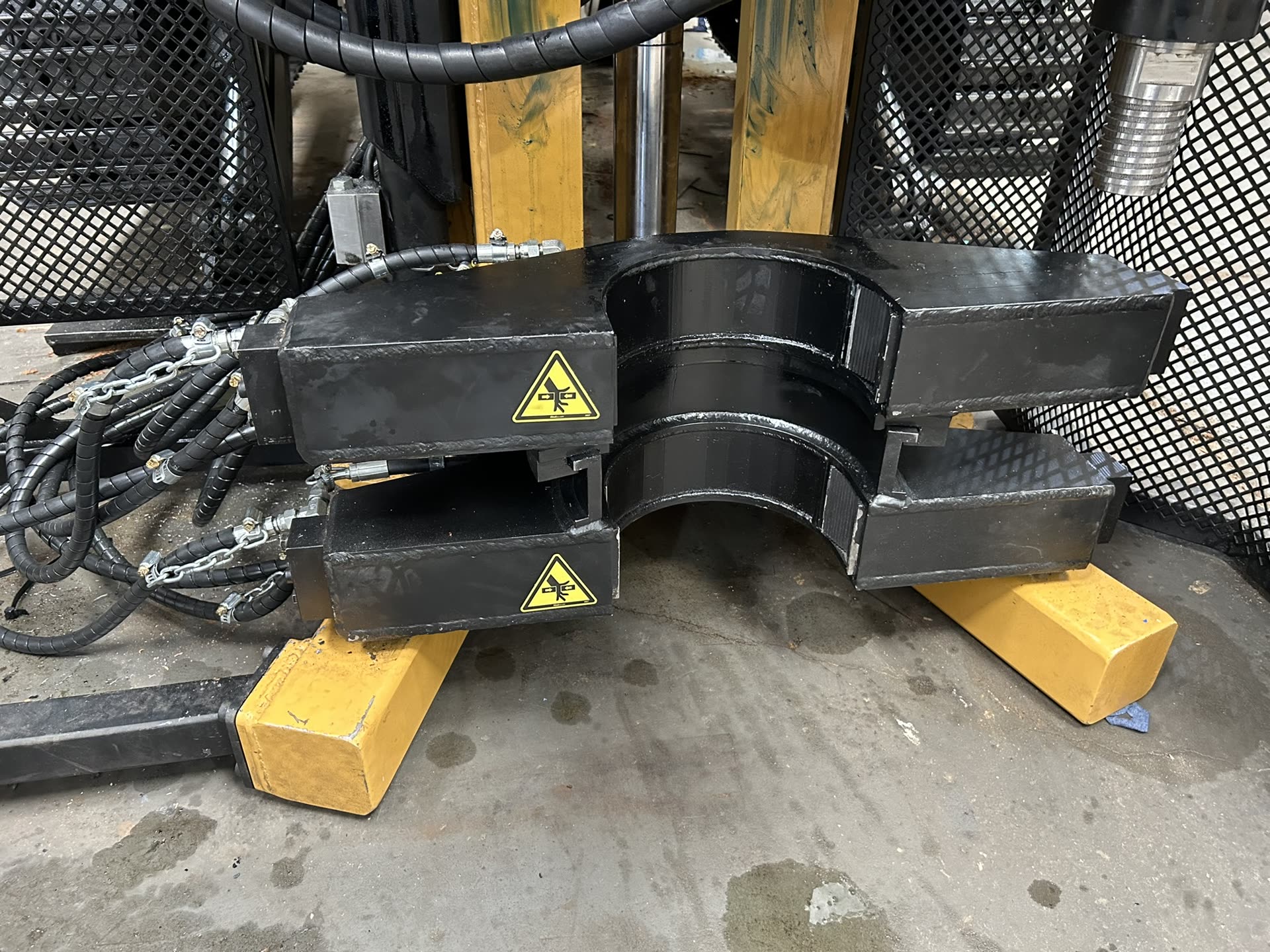 Biosonda MD8 dual hydraulic vise — opening up to 8 inches for geotechnical drilling