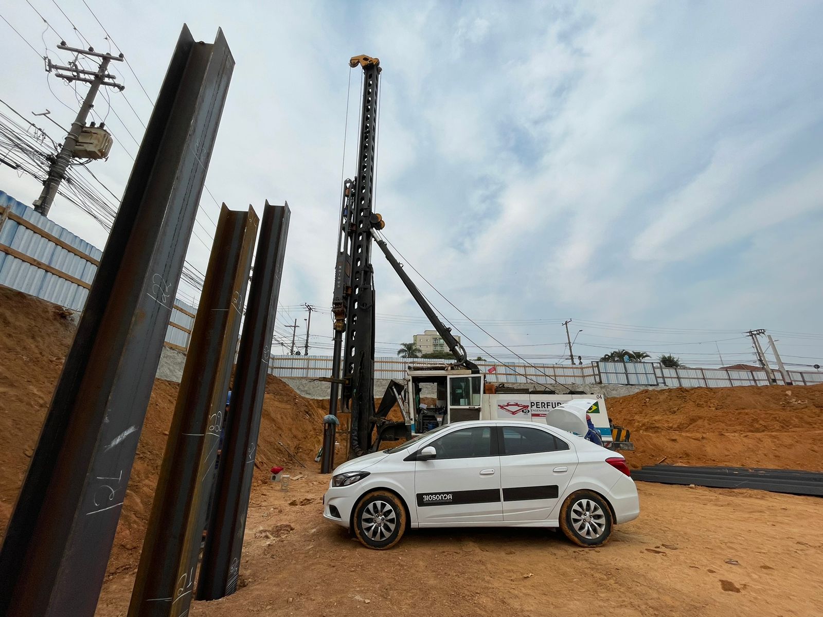 Biosonda team performing preventive maintenance on a hydraulic drilling rig on site